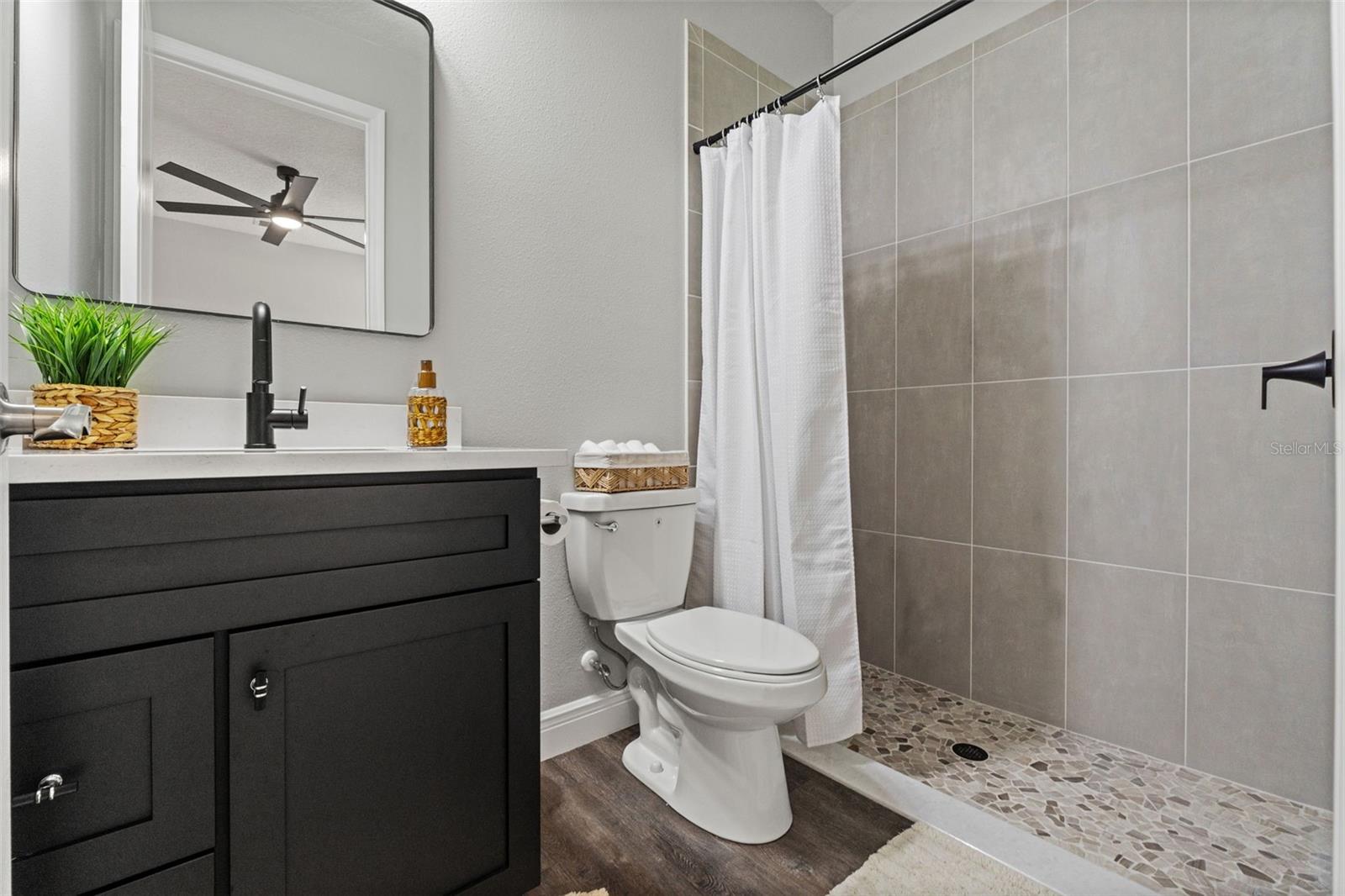 VOSS OAK LAKE ESTATE - Residential