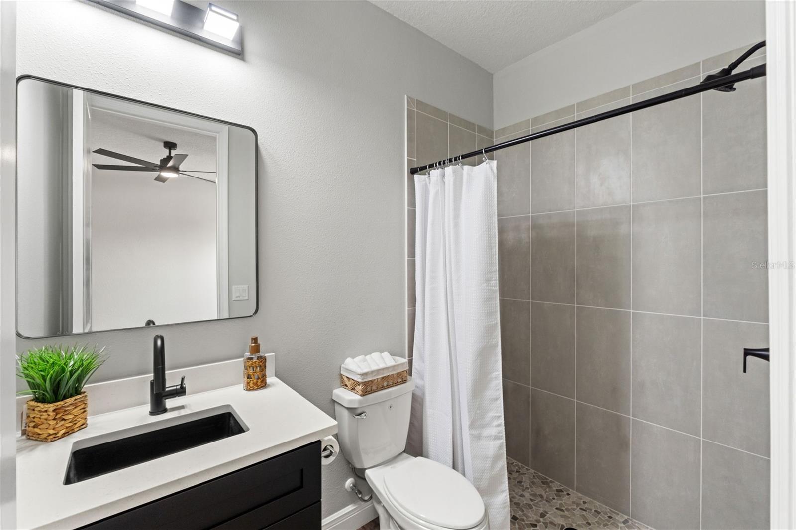 VOSS OAK LAKE ESTATE - Residential