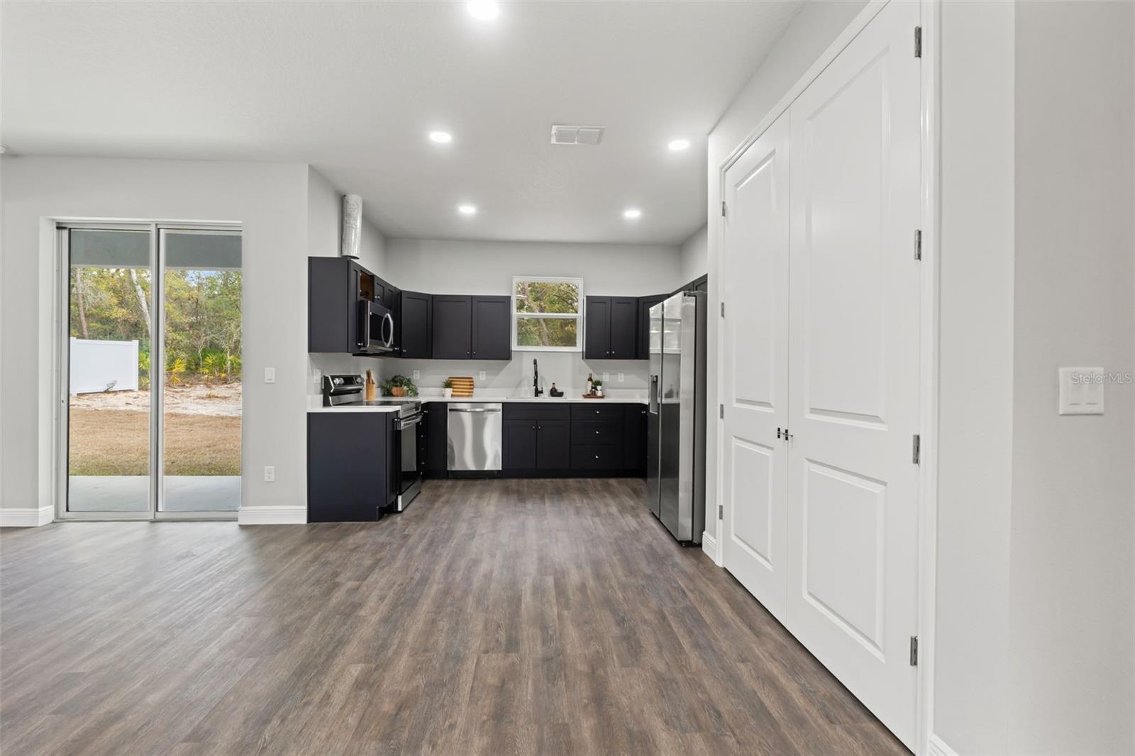 VOSS OAK LAKE ESTATE - Residential