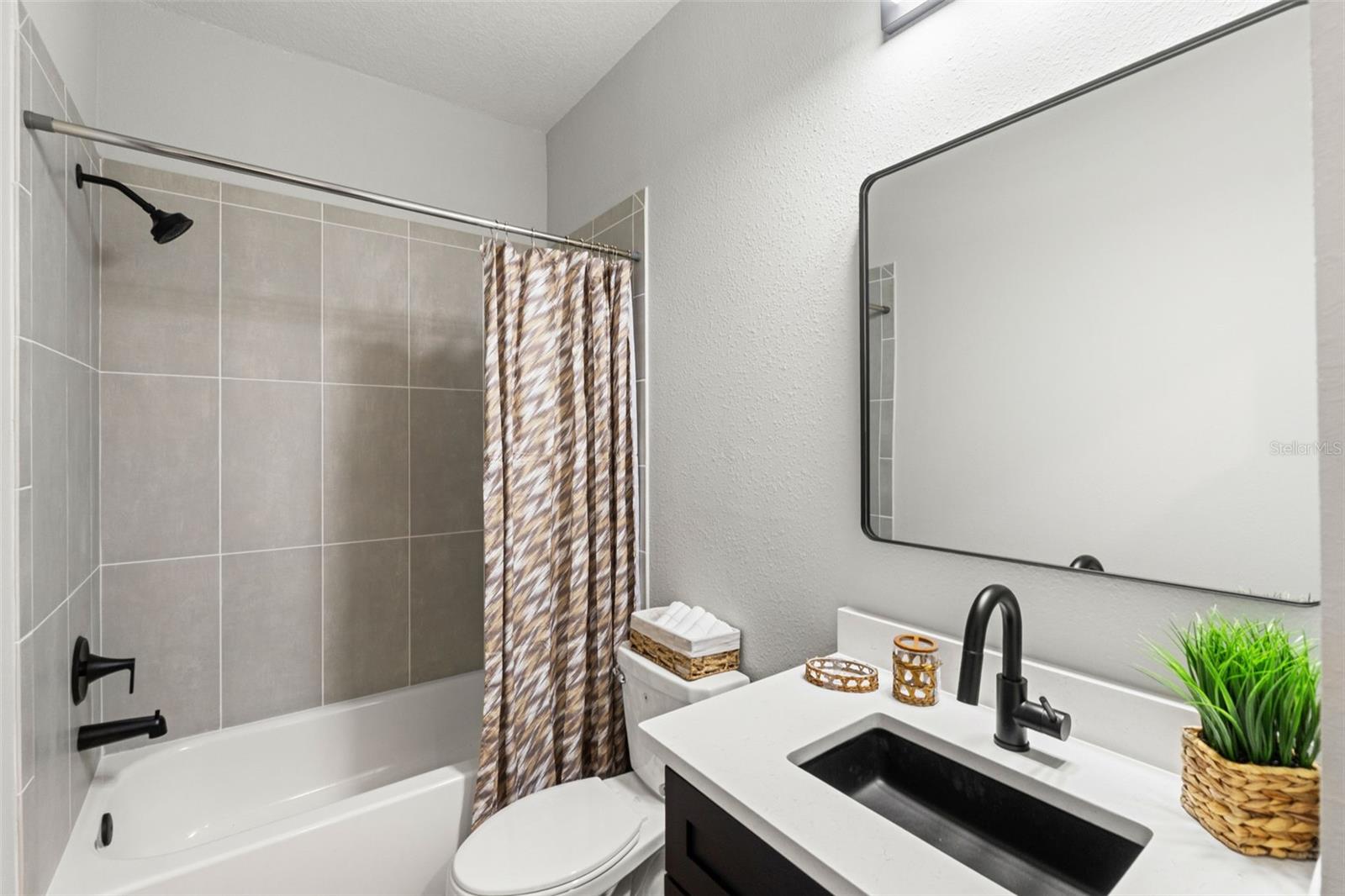 VOSS OAK LAKE ESTATE - Residential