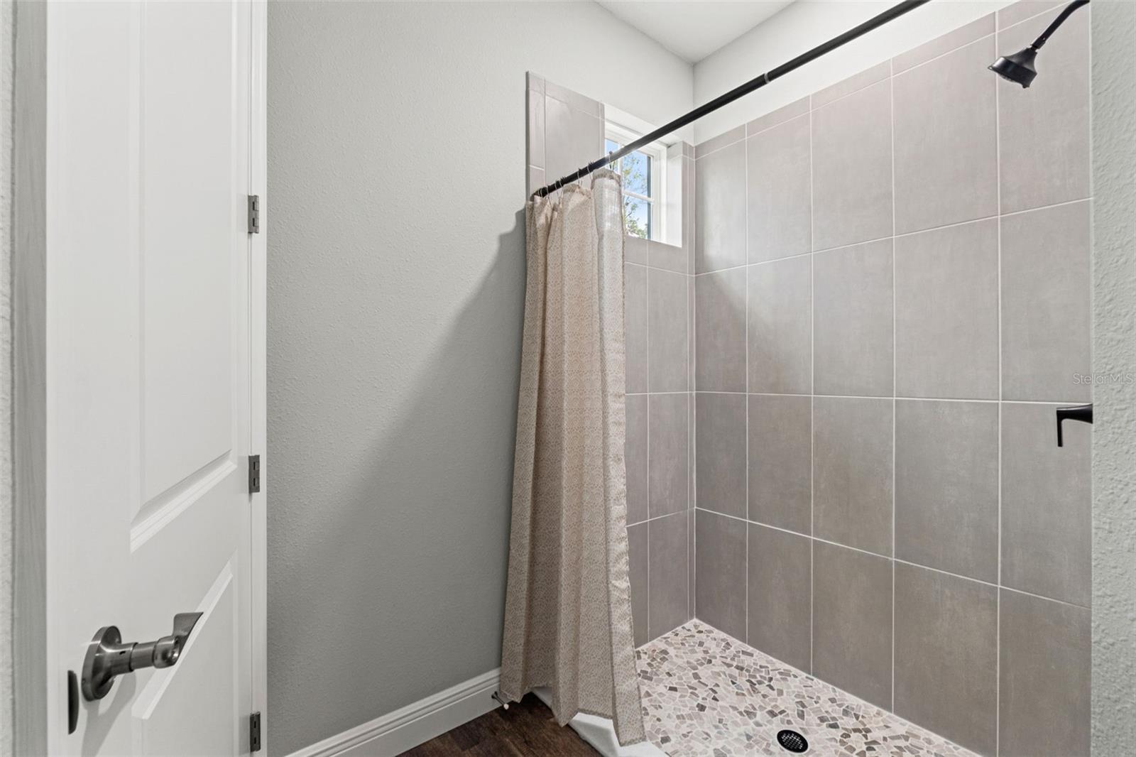 VOSS OAK LAKE ESTATE - Residential