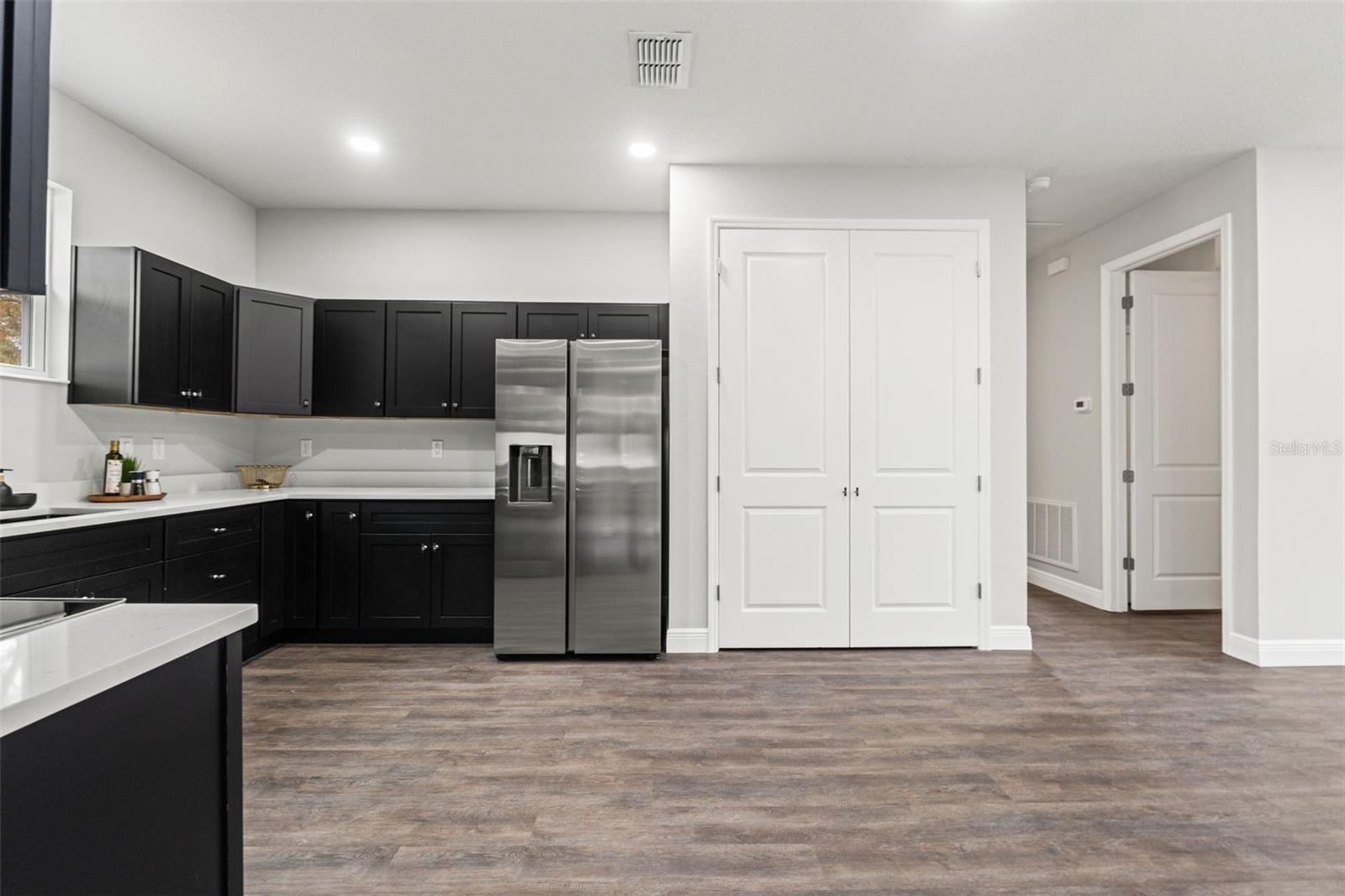 VOSS OAK LAKE ESTATE - Residential