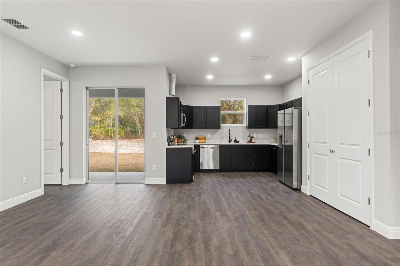 VOSS OAK LAKE ESTATE - Residential