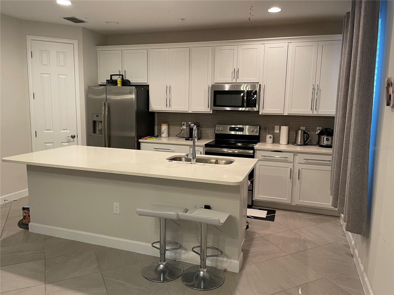 GRANDE OAKS AT HEATHROW - Residential Lease