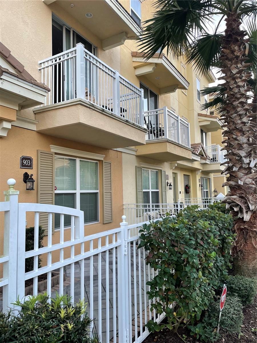 GRANDE OAKS AT HEATHROW - Residential Lease