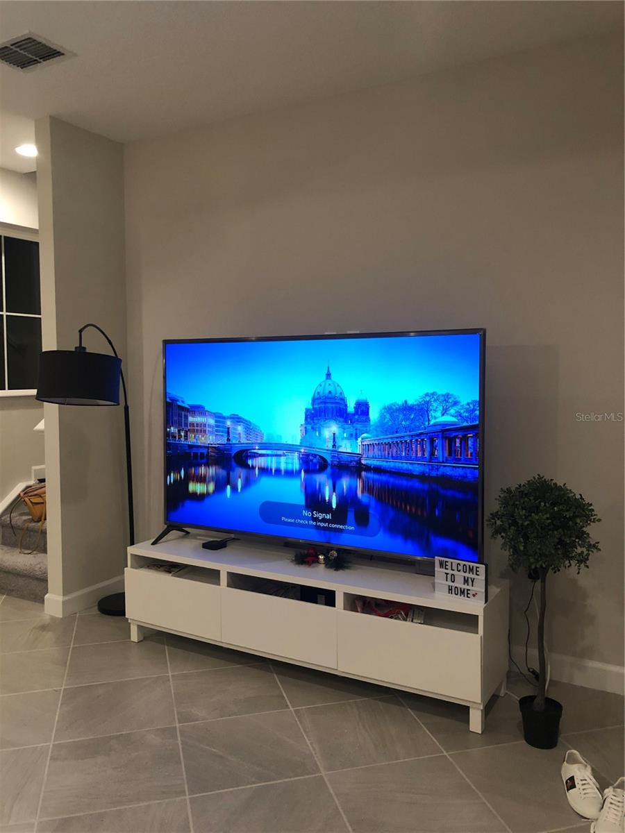 GRANDE OAKS AT HEATHROW - Residential Lease