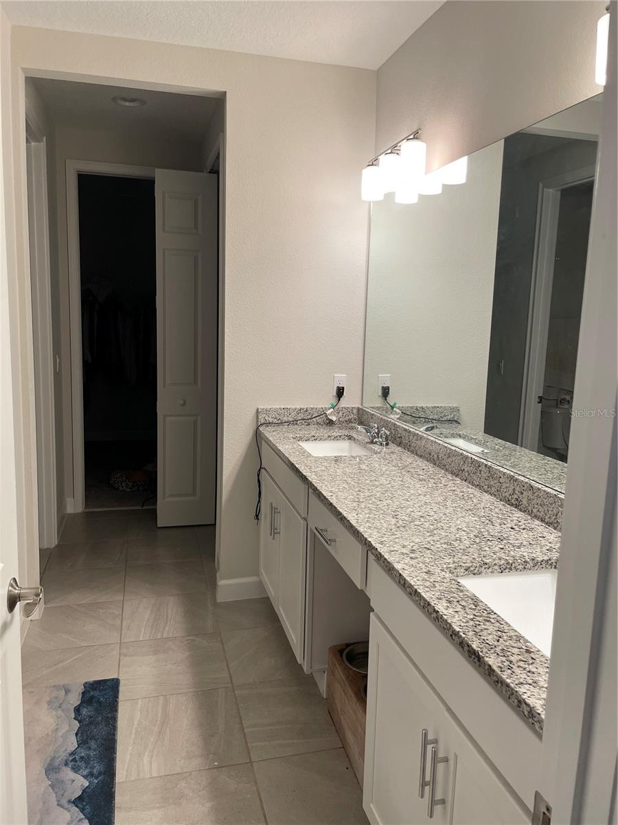 GRANDE OAKS AT HEATHROW - Residential Lease