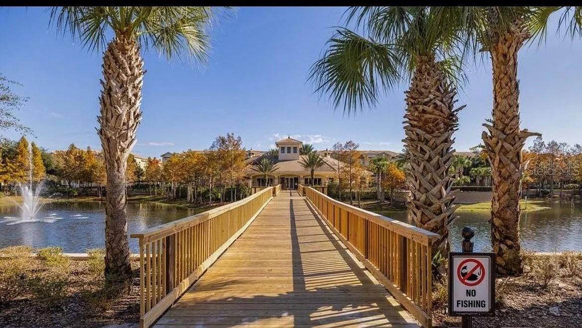 GRANDE OAKS AT HEATHROW - Residential Lease