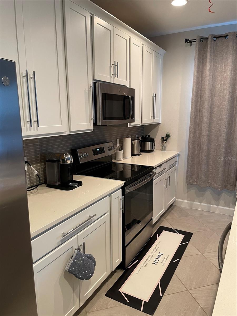 GRANDE OAKS AT HEATHROW - Residential Lease