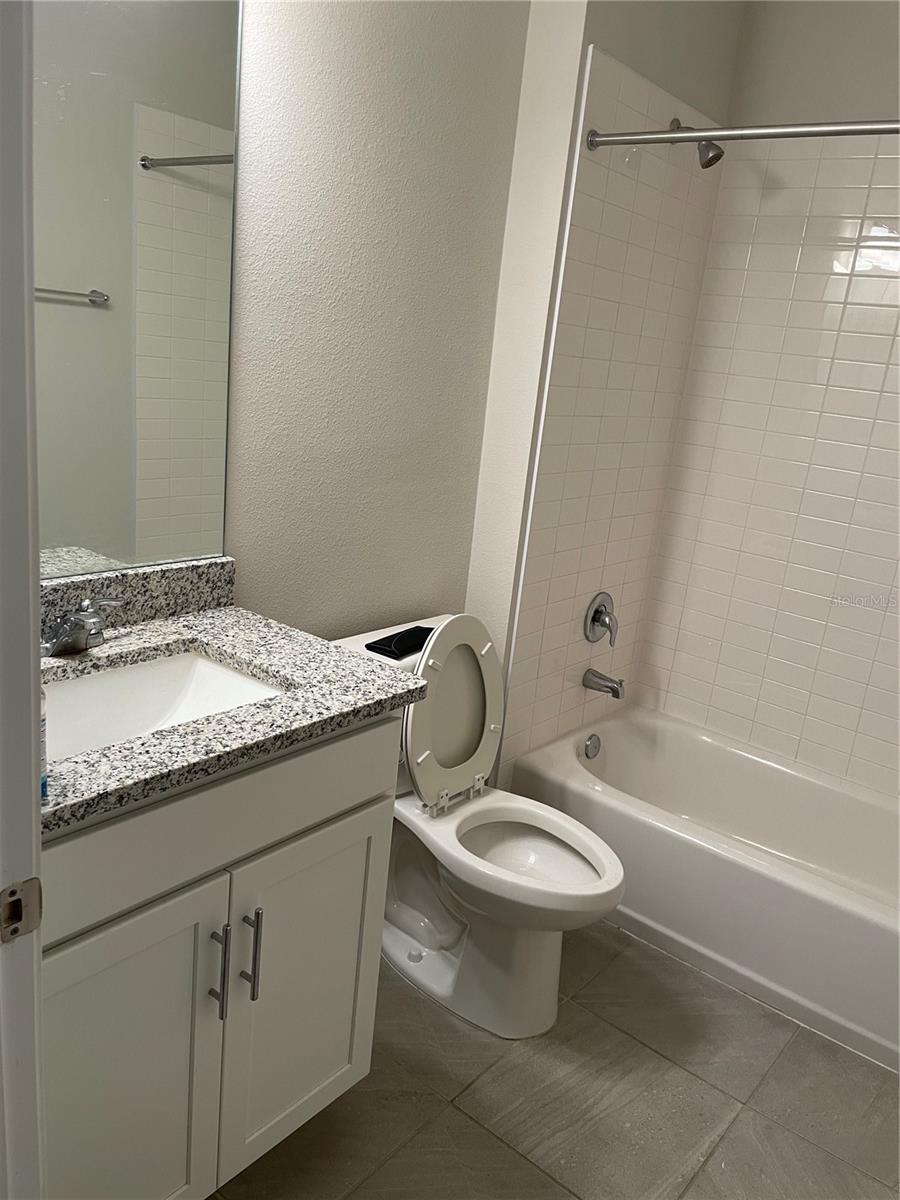 GRANDE OAKS AT HEATHROW - Residential Lease