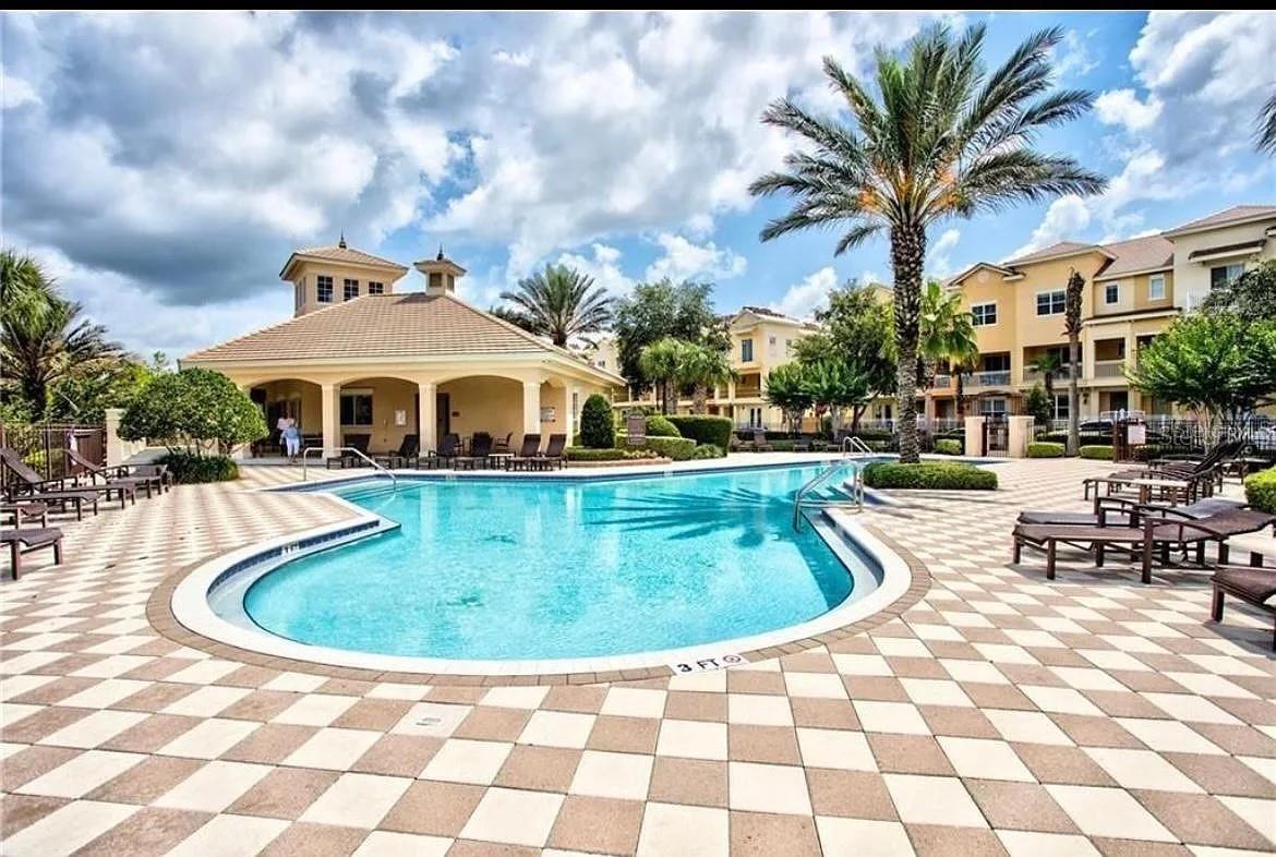 GRANDE OAKS AT HEATHROW - Residential Lease