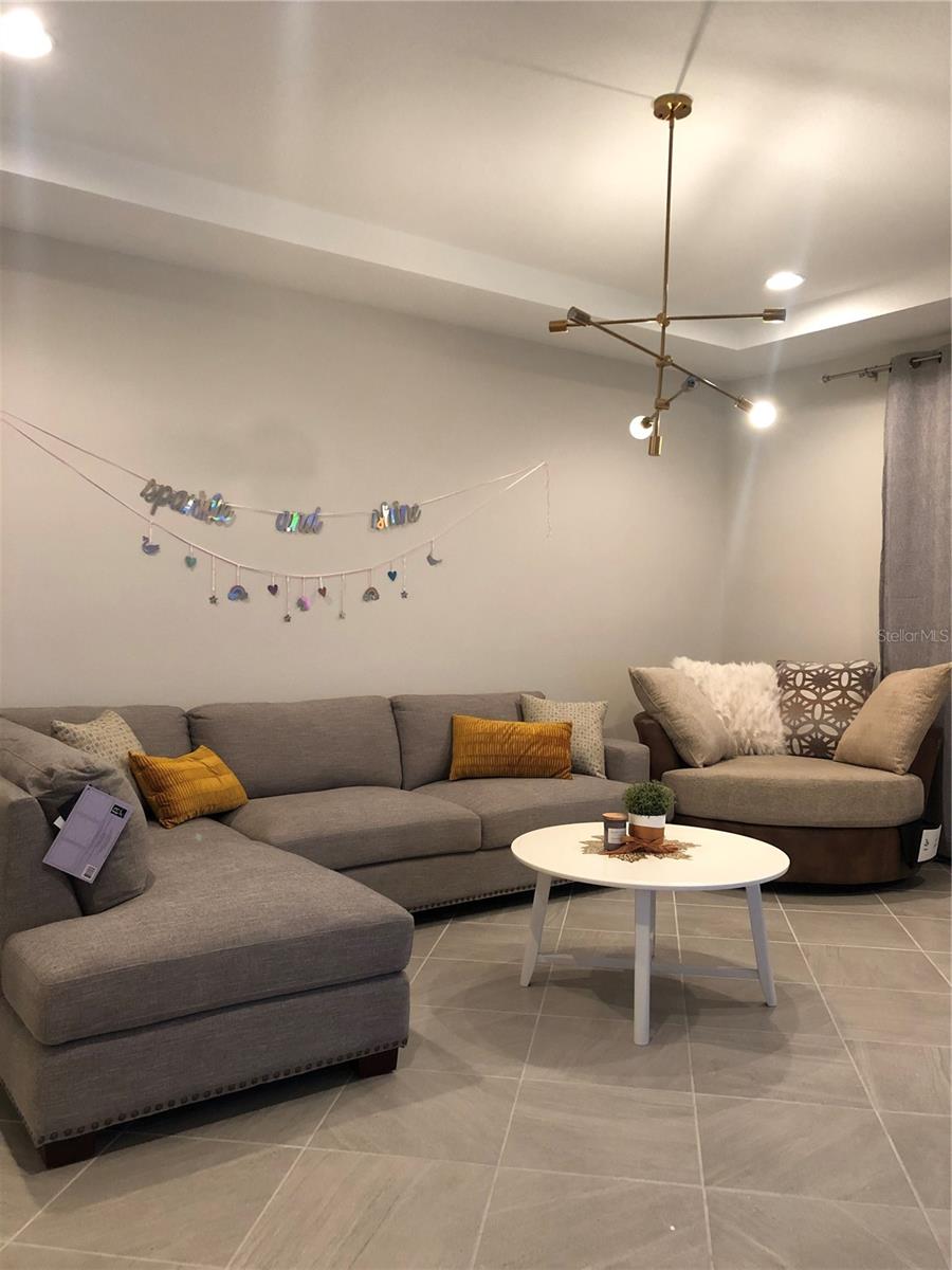 GRANDE OAKS AT HEATHROW - Residential Lease