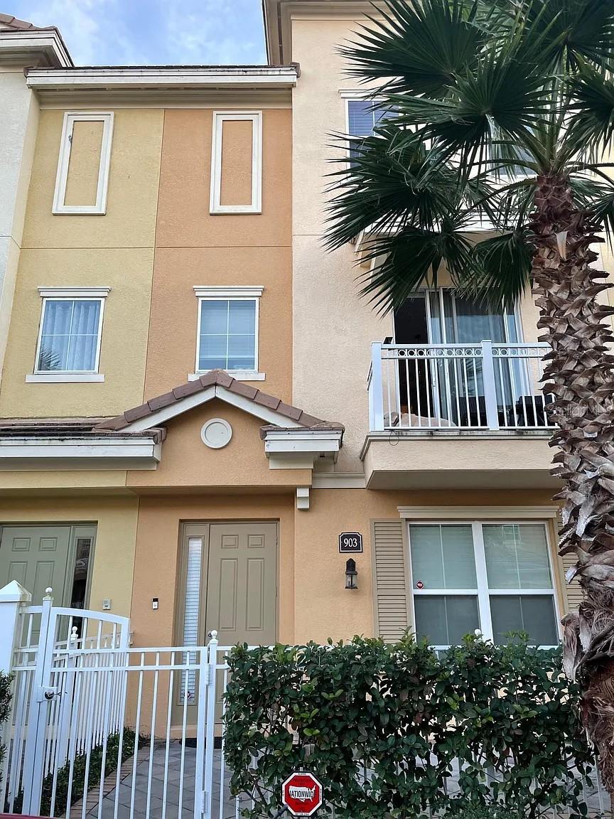 GRANDE OAKS AT HEATHROW - Residential Lease