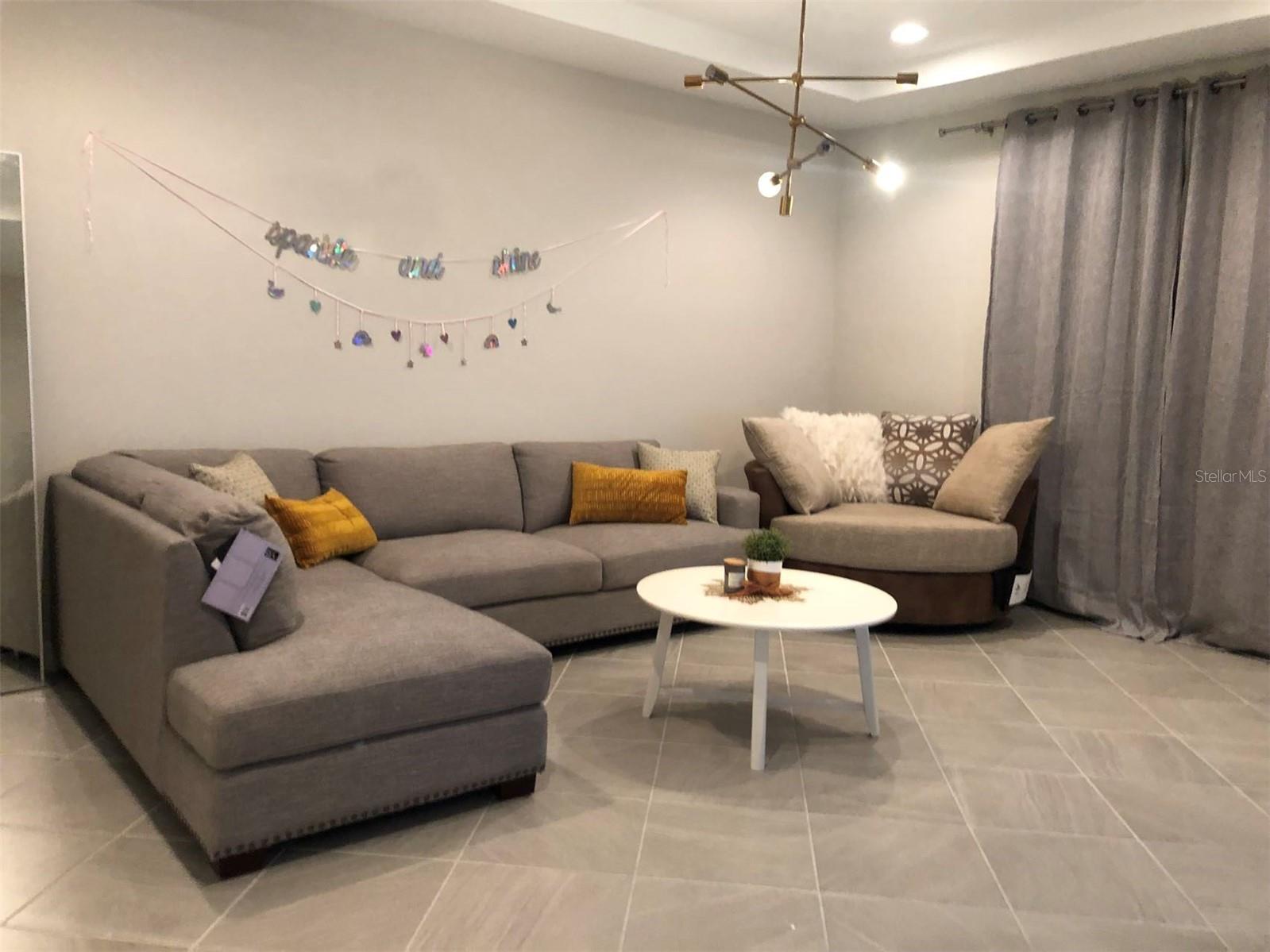 GRANDE OAKS AT HEATHROW - Residential Lease