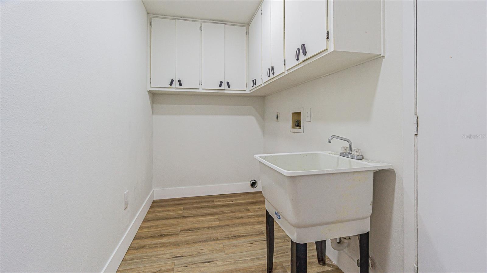 RAVENSWOOD VILLAGE - Residential