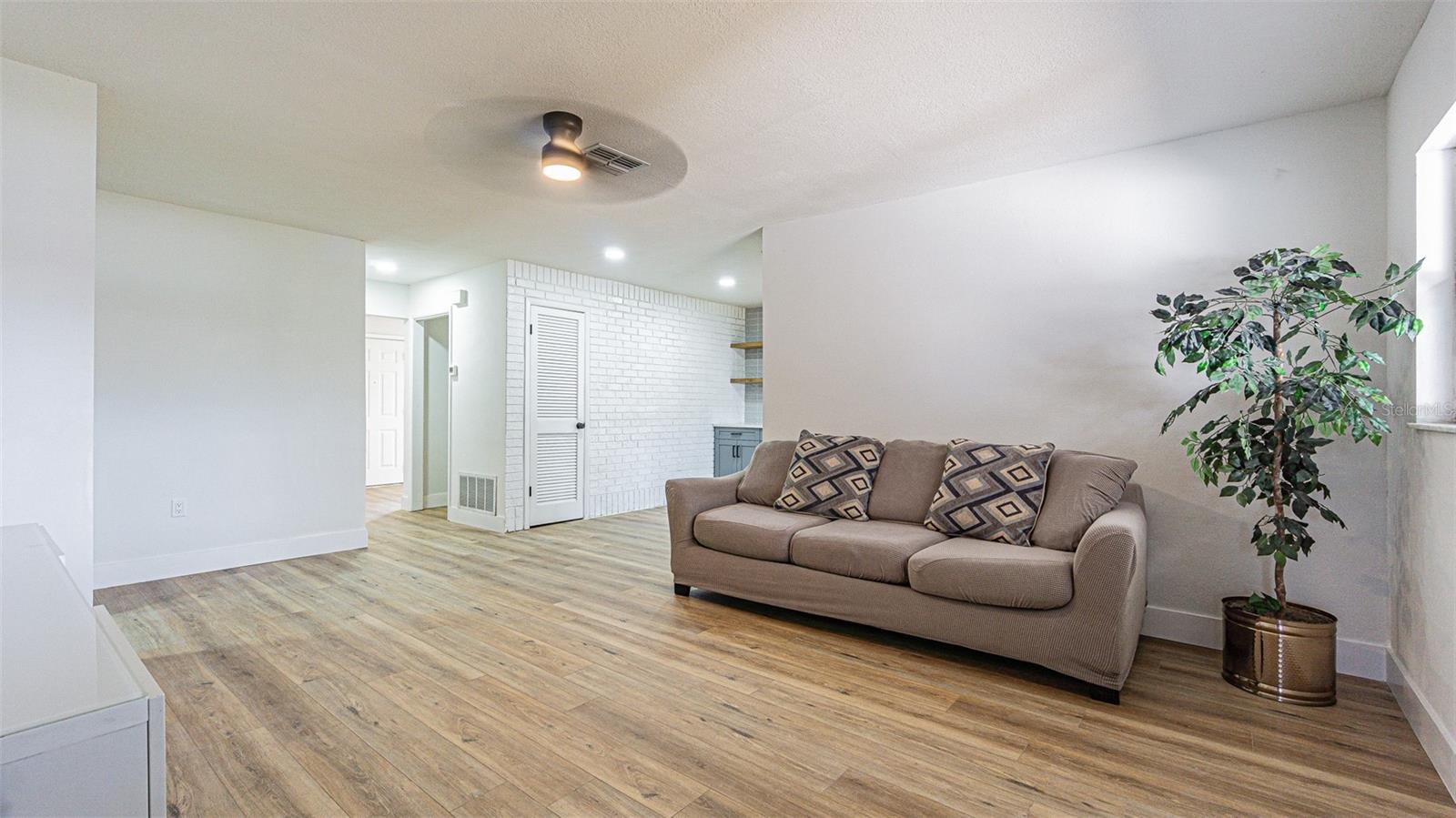 RAVENSWOOD VILLAGE - Residential