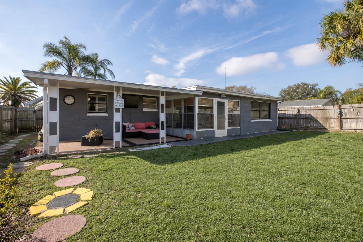 ALOHA GARDENS - Residential