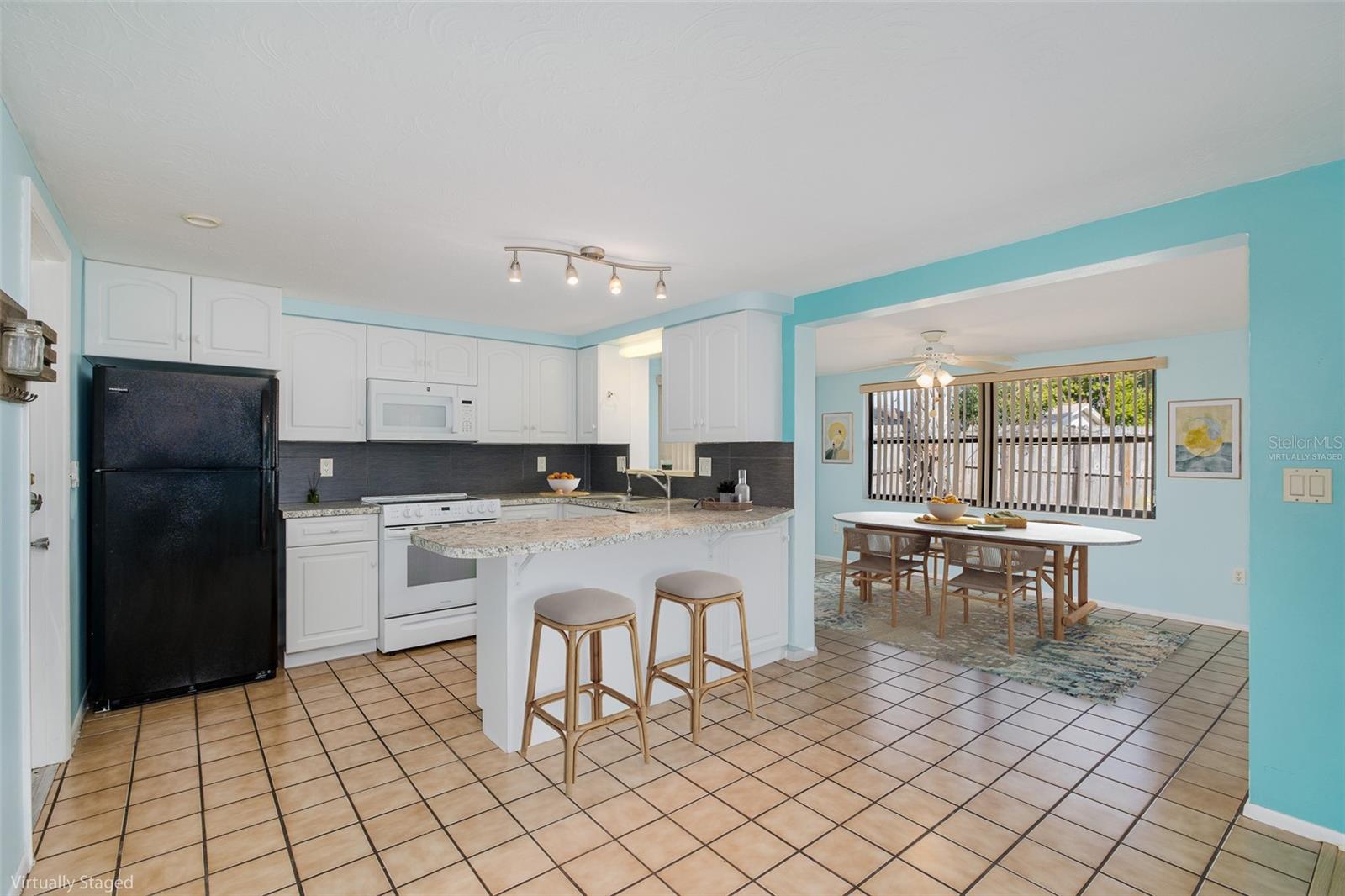 ALOHA GARDENS - Residential