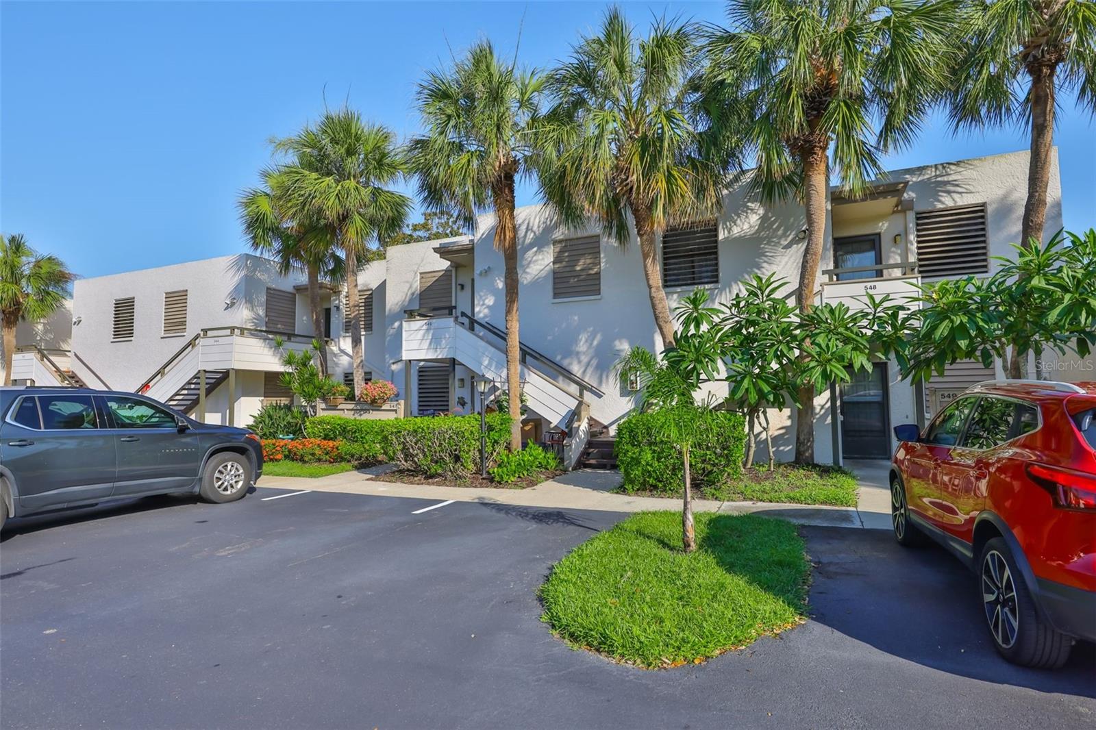 548 LAKESIDE DRIVE 0