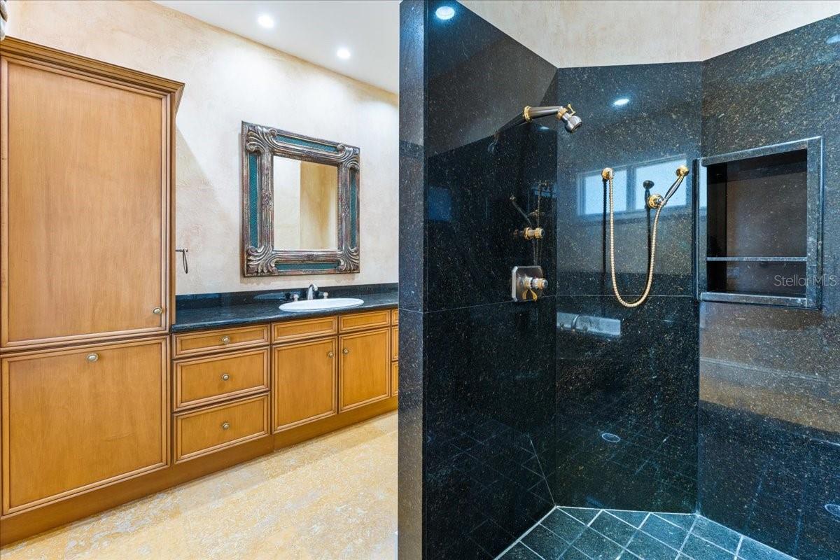 BELLA WOODS IN UNIT 32 - Residential