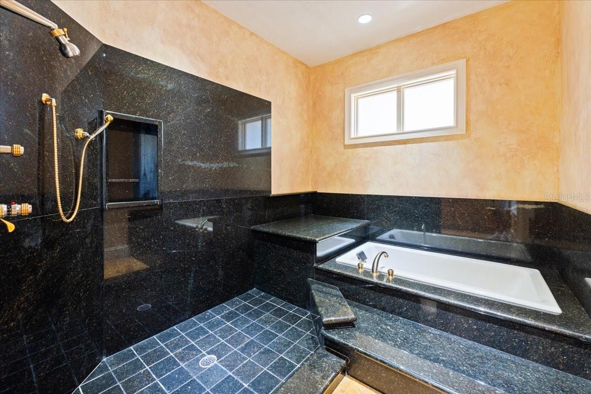 BELLA WOODS IN UNIT 32 - Residential