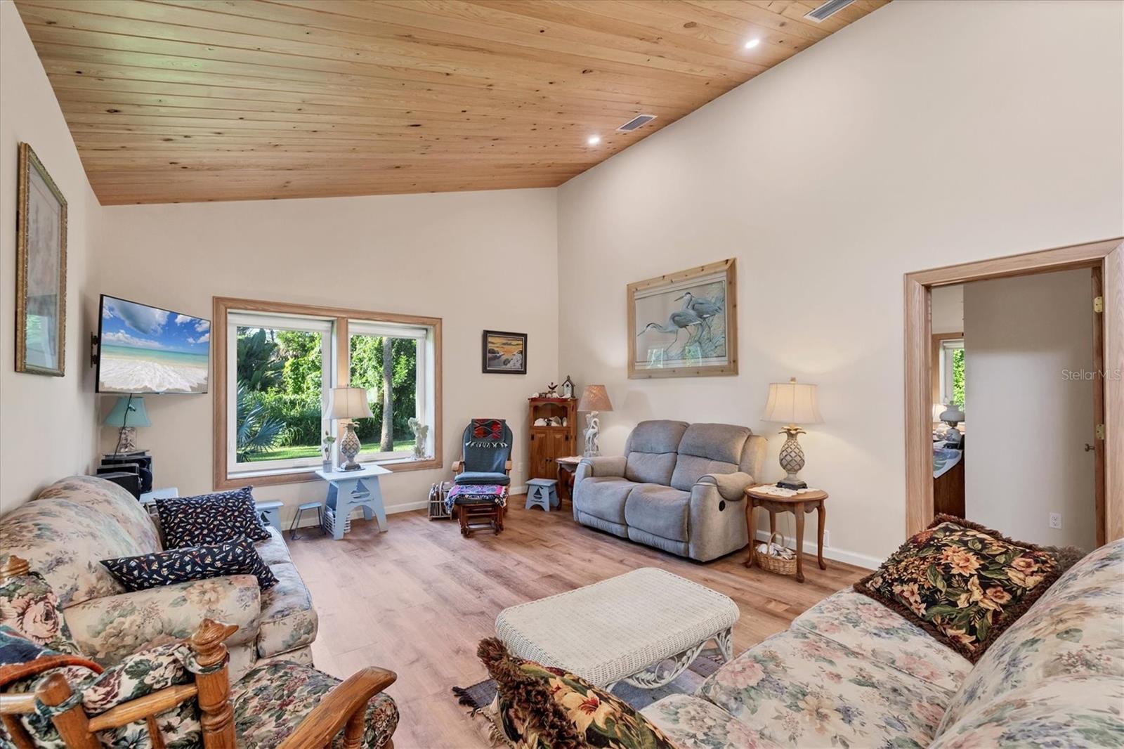 ARTIST ACRES - Residential