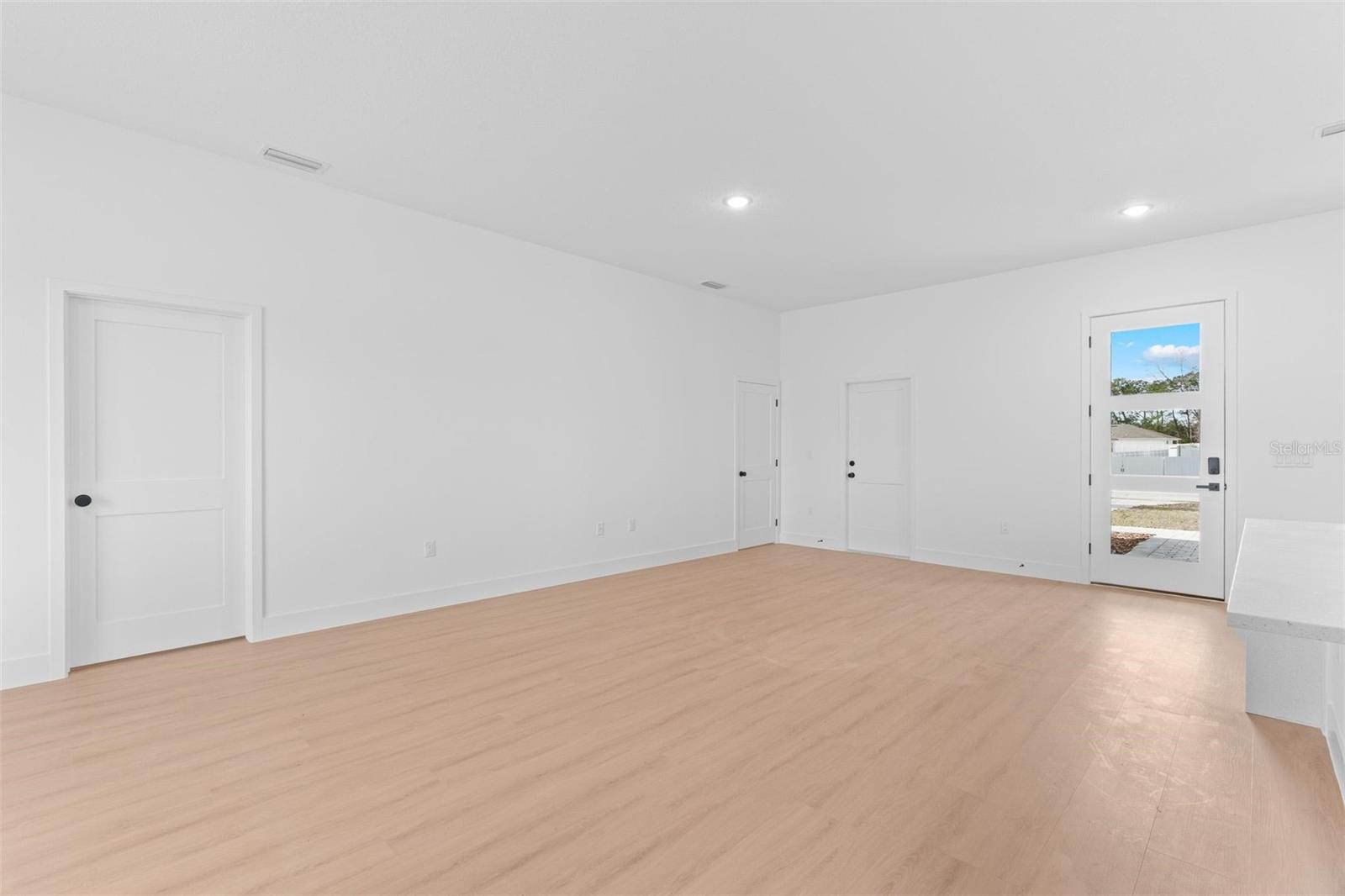 BLOCK 1068/MARION OAKS UN SEV - Residential