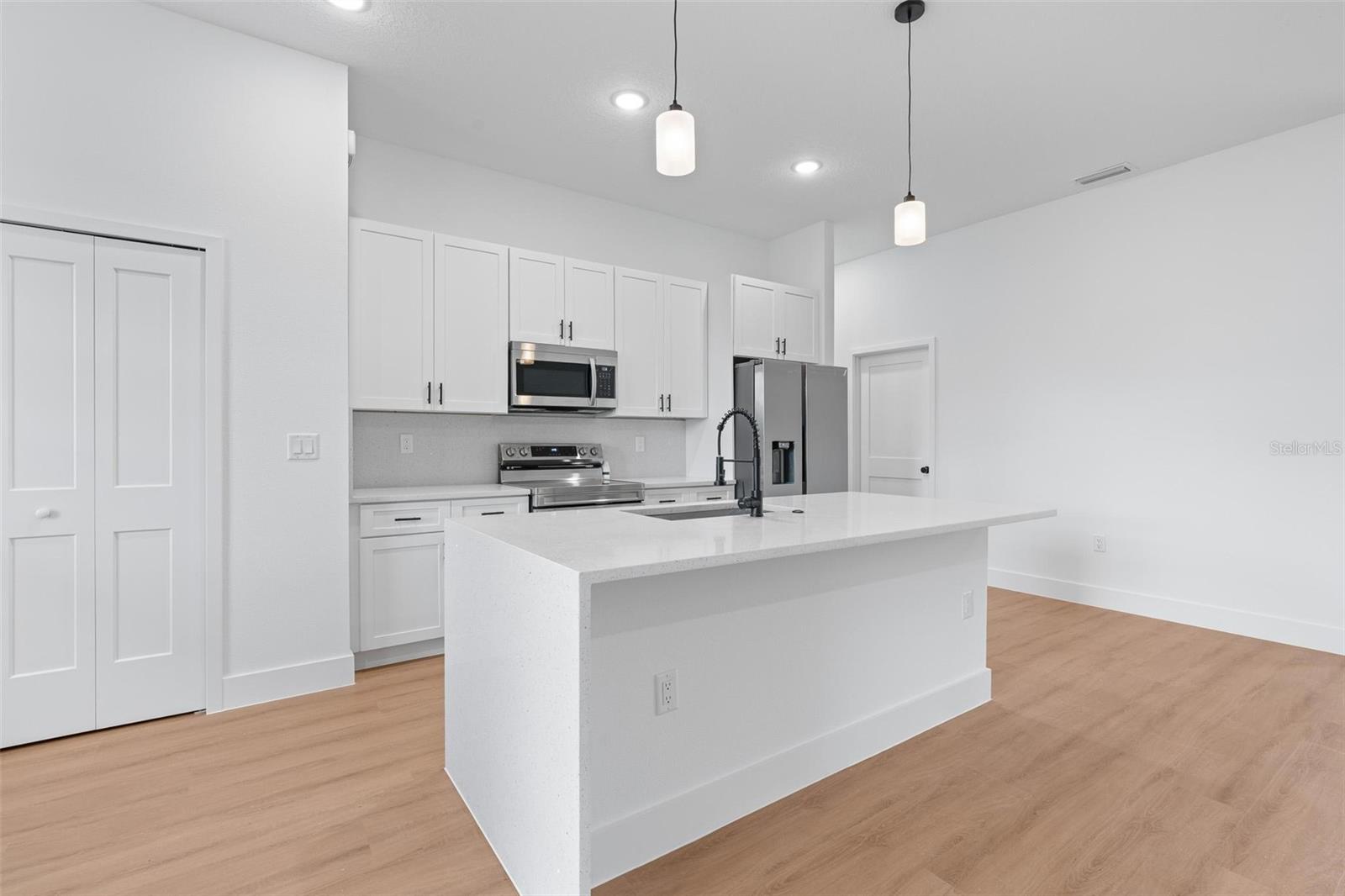 BLOCK 1068/MARION OAKS UN SEV - Residential