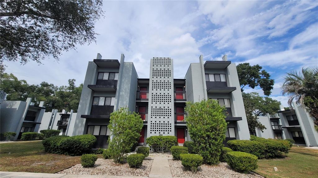 Photo of 415 NW 39th Road #E, Gainesville, FL 32607 (MLS # GC533972)