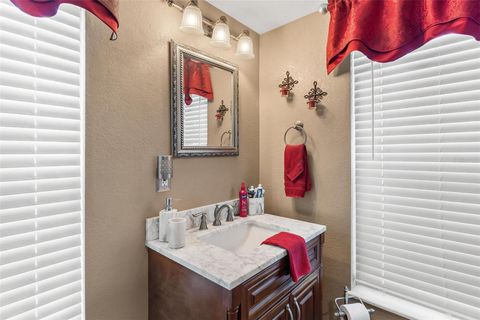 Tiny photo for 1024 W Main Street, Leesburg, FL 34748 (MLS # G5102105)