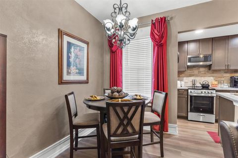 Tiny photo for 1024 W Main Street, Leesburg, FL 34748 (MLS # G5102105)