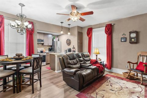 Tiny photo for 1024 W Main Street, Leesburg, FL 34748 (MLS # G5102105)