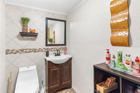 Tiny photo for 1024 W Main Street, Leesburg, FL 34748 (MLS # G5102105)