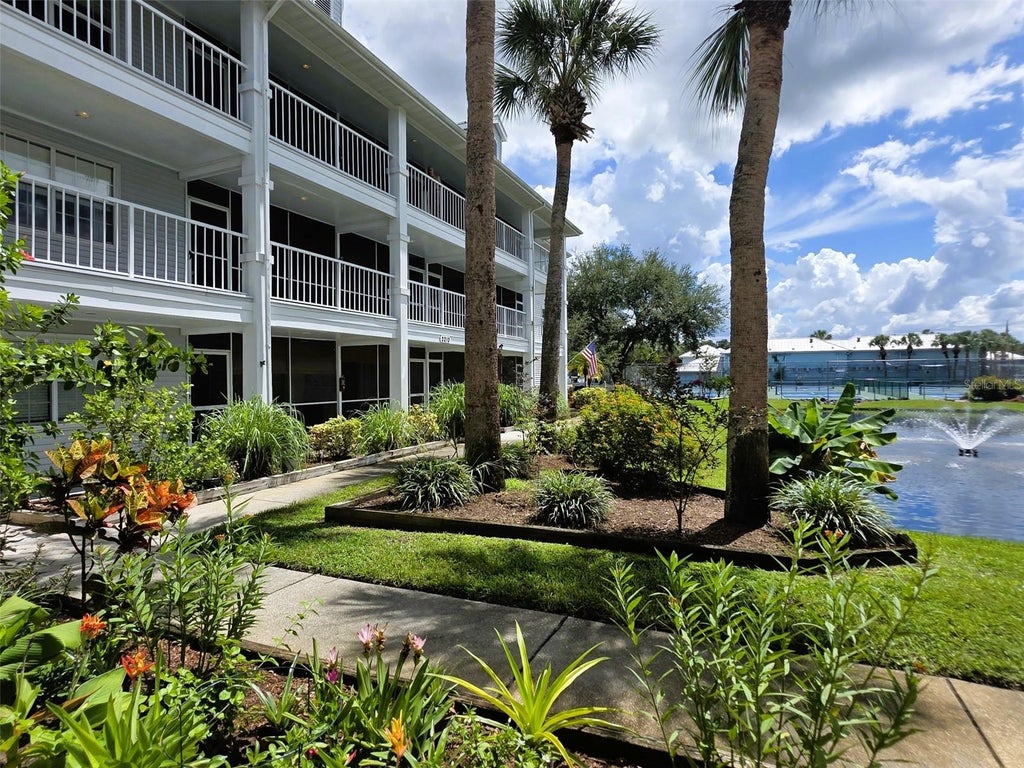 Photo of 2210 Vista Del Sol Condo Cir #520, Lutz, FL 33558 (MLS # W7889364)