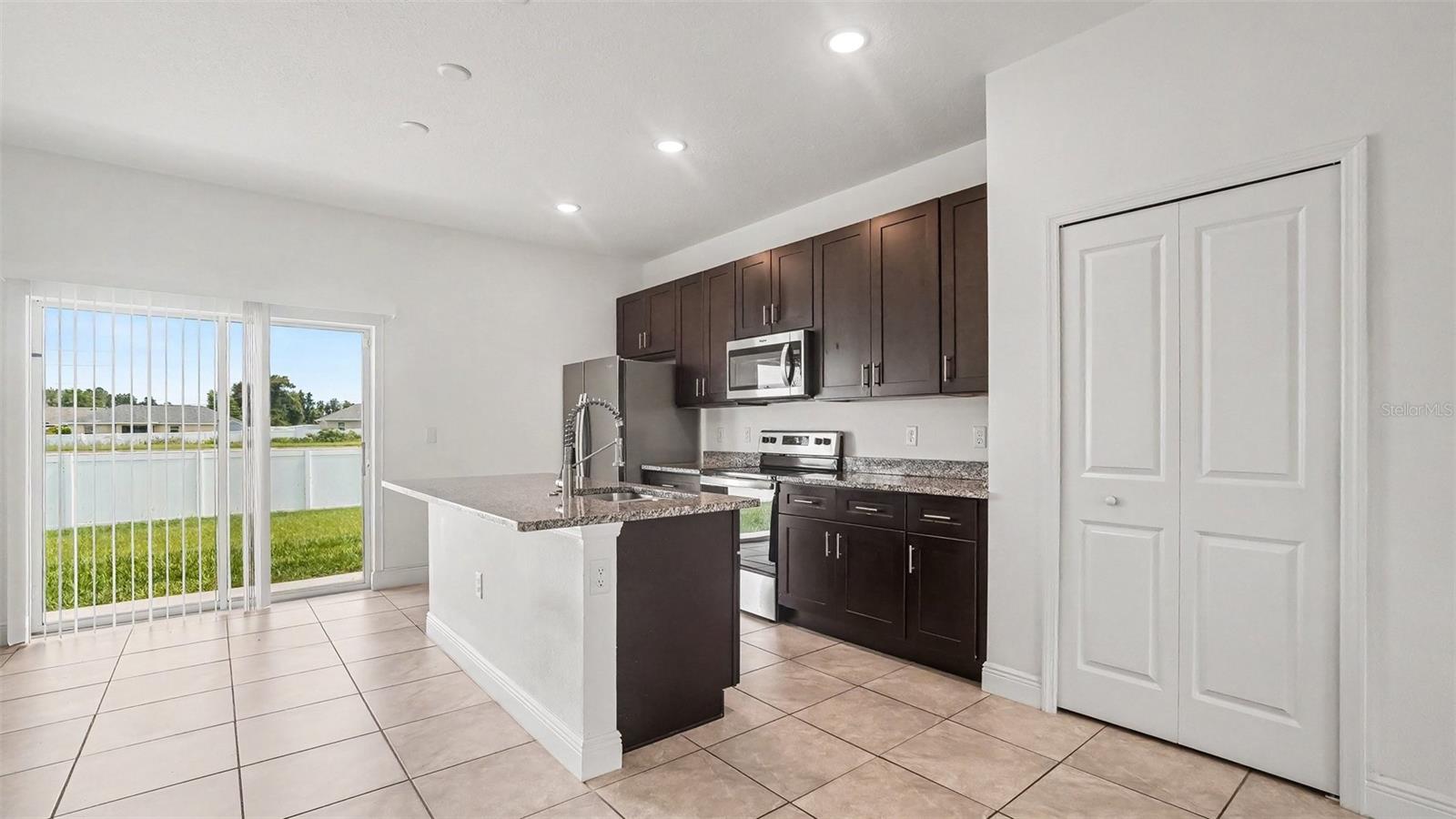 MARION OAKS UN 01 - Residential