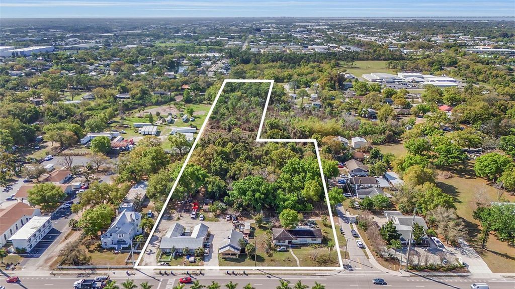 Photo of 2008 53rd Avenue E, Bradenton, FL 34203 (MLS # A4685981)