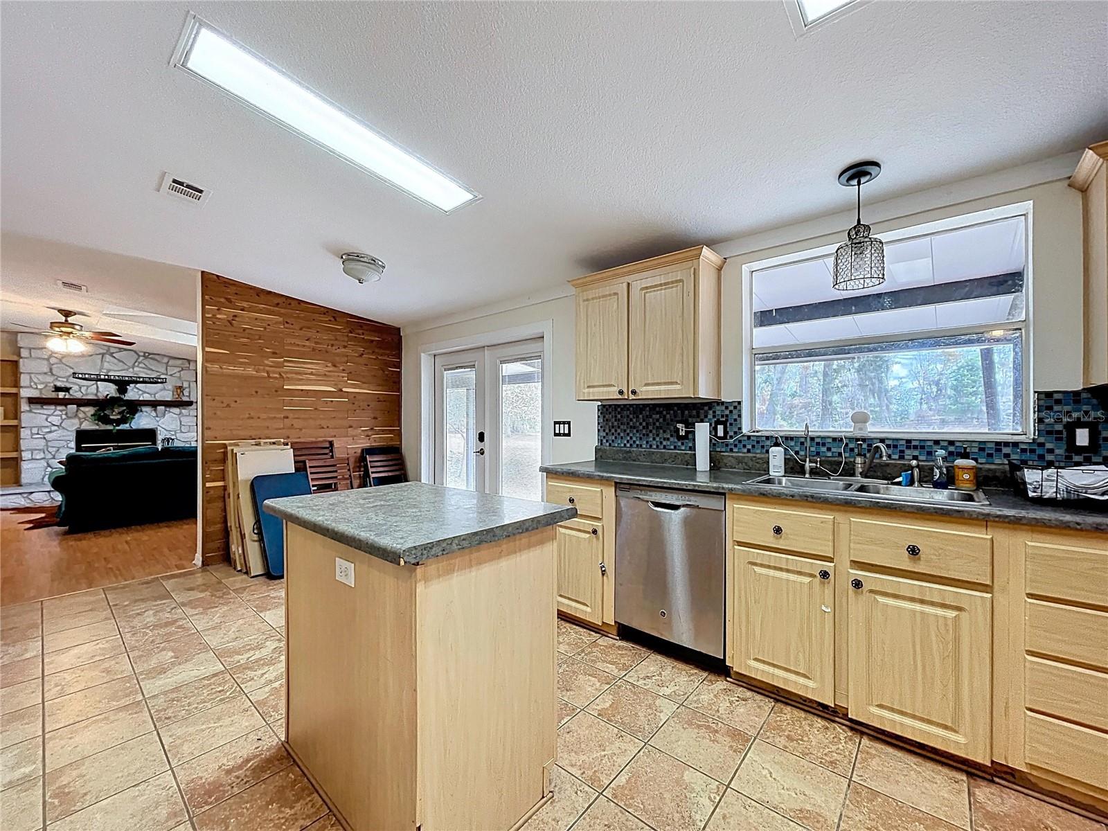 LONESOME AREA - Residential