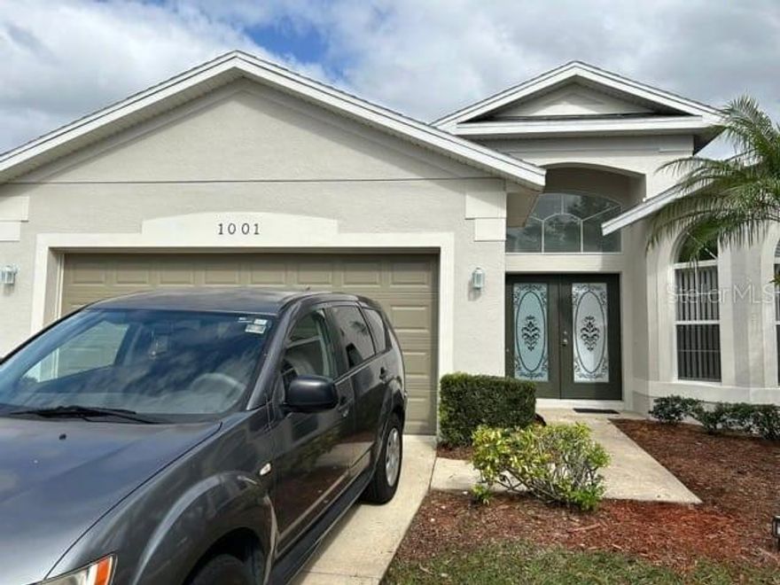 Welcome to this spacious Single family 1 Story, Private pool, furnished, 4-bedroom,3 bathroom home located in a prime area!, perfect for families, this property features a functional layout with plenty of space, a two car garage, fenced patio- ideal for privacy and outdoor activities. Conveniently situated just minutes from Walmart, shopping centers, and Disney parks, this home offers easy access to essential services and entertainment options. Enjoy a comfortable well-located home designed to fit your lifestyle!
Washer and Dryer on site. SS appliances.