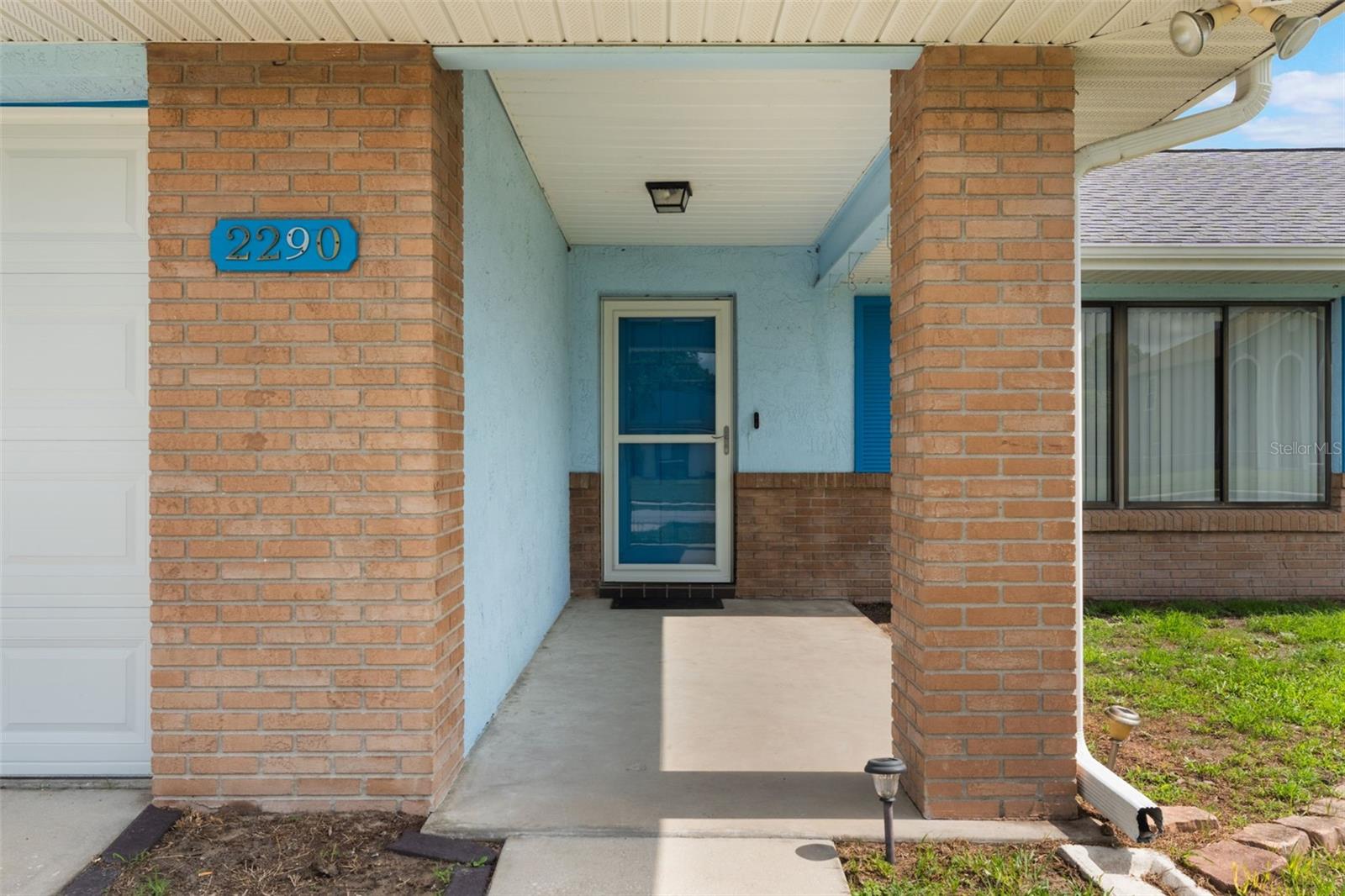 2290 CARSON LANE