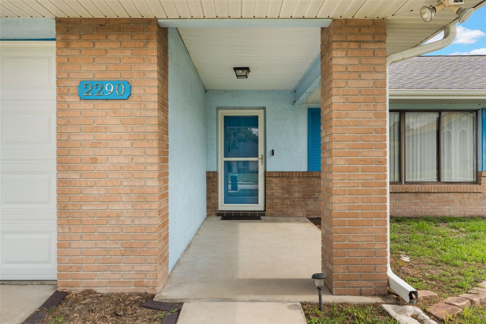2290 CARSON LANE