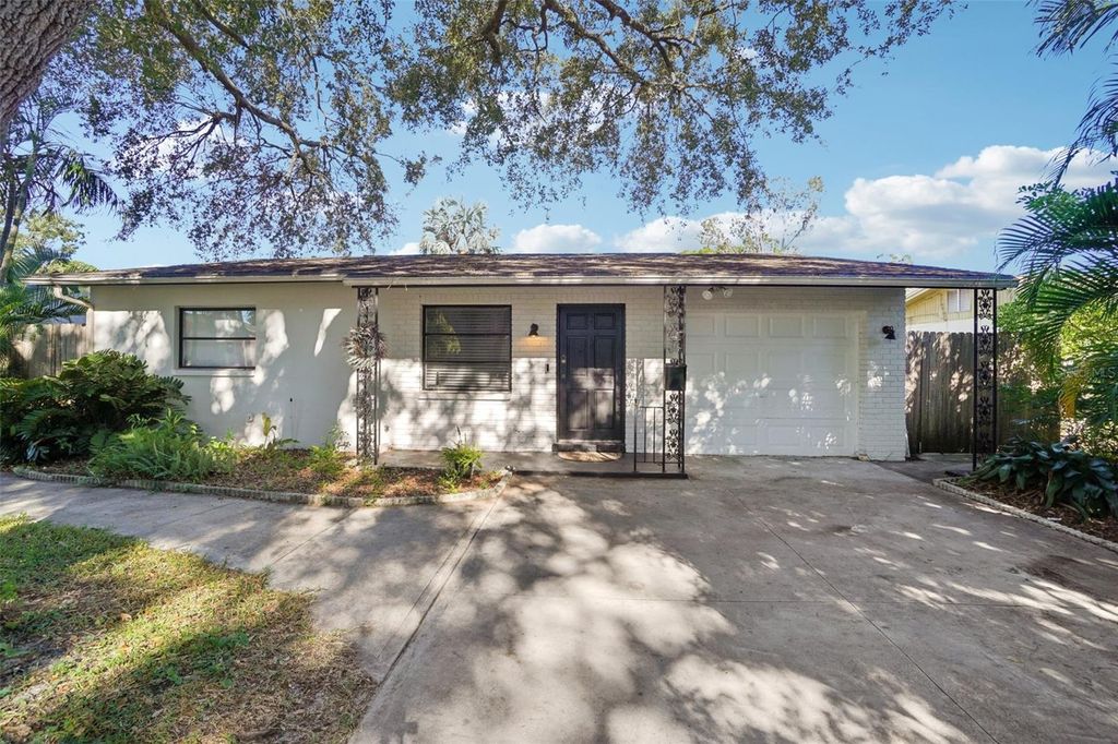 Photo of 162 SE Lincoln Circle N, St Petersburg, FL 33703 (MLS # TB8499667)