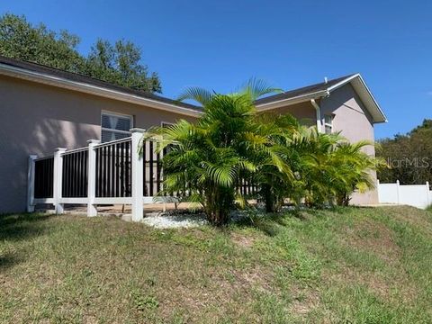 A home in LAKELAND