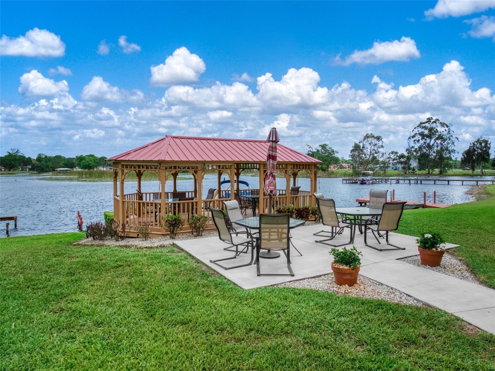 SUN N LAKE - Residential