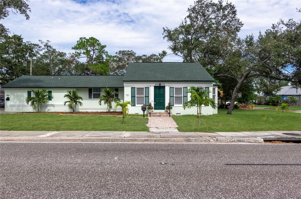 Photo of 701 38th Avenue N, St Petersburg, FL 33704 (MLS # TB8380249)