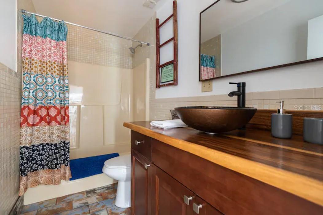 YEARWOOD-WADFORD-HAMILTON ADD TO LARGO - Residential