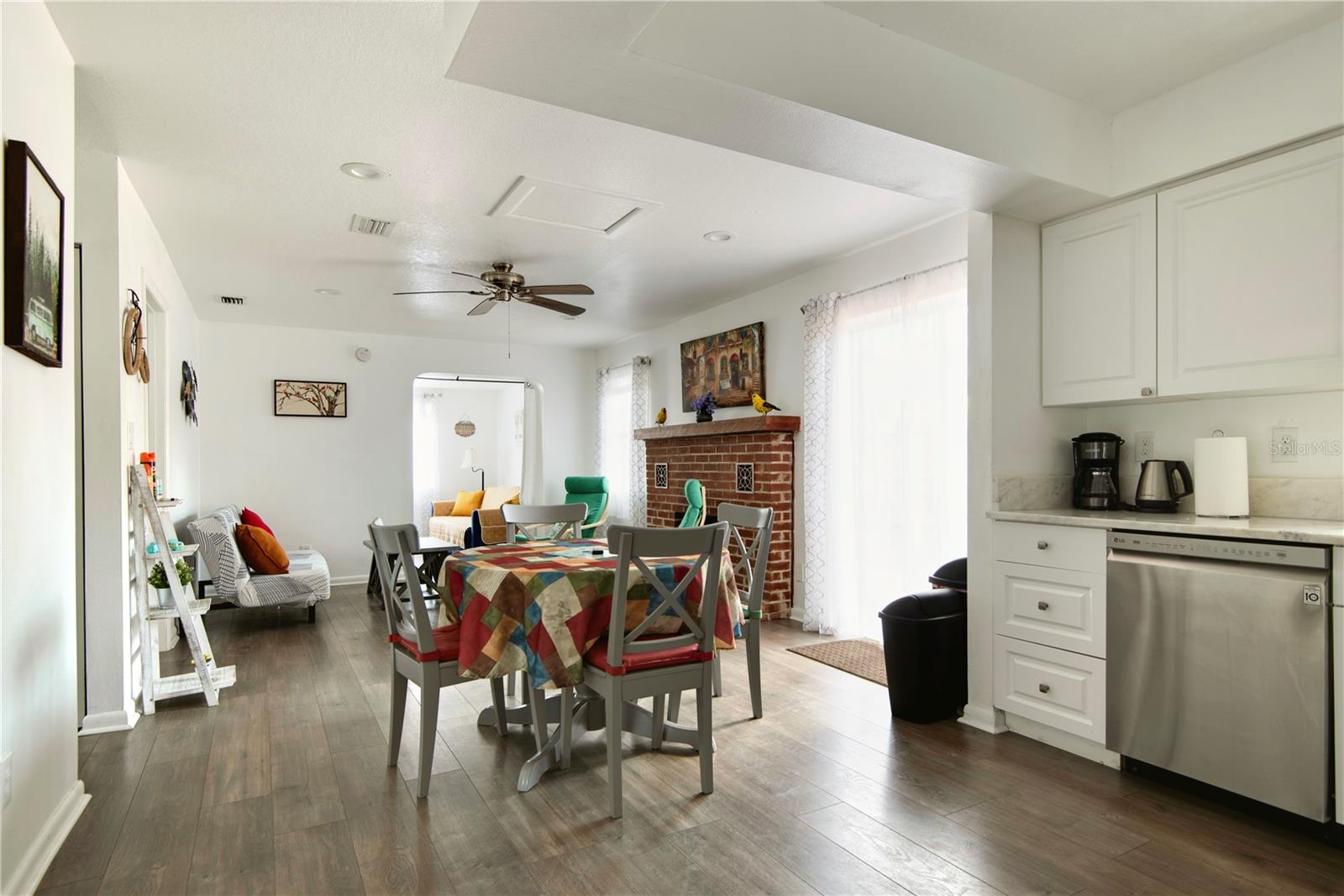 YEARWOOD-WADFORD-HAMILTON ADD TO LARGO - Residential