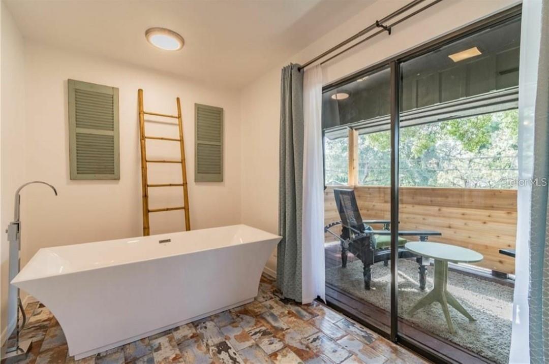 YEARWOOD-WADFORD-HAMILTON ADD TO LARGO - Residential