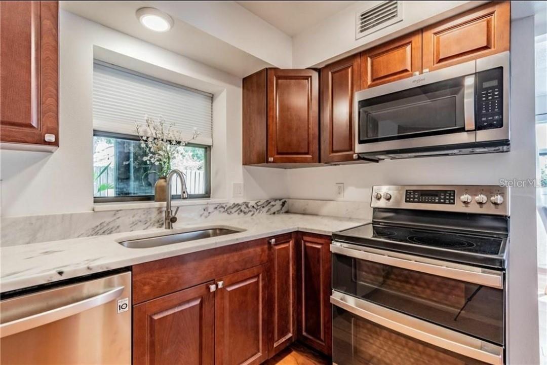 YEARWOOD-WADFORD-HAMILTON ADD TO LARGO - Residential