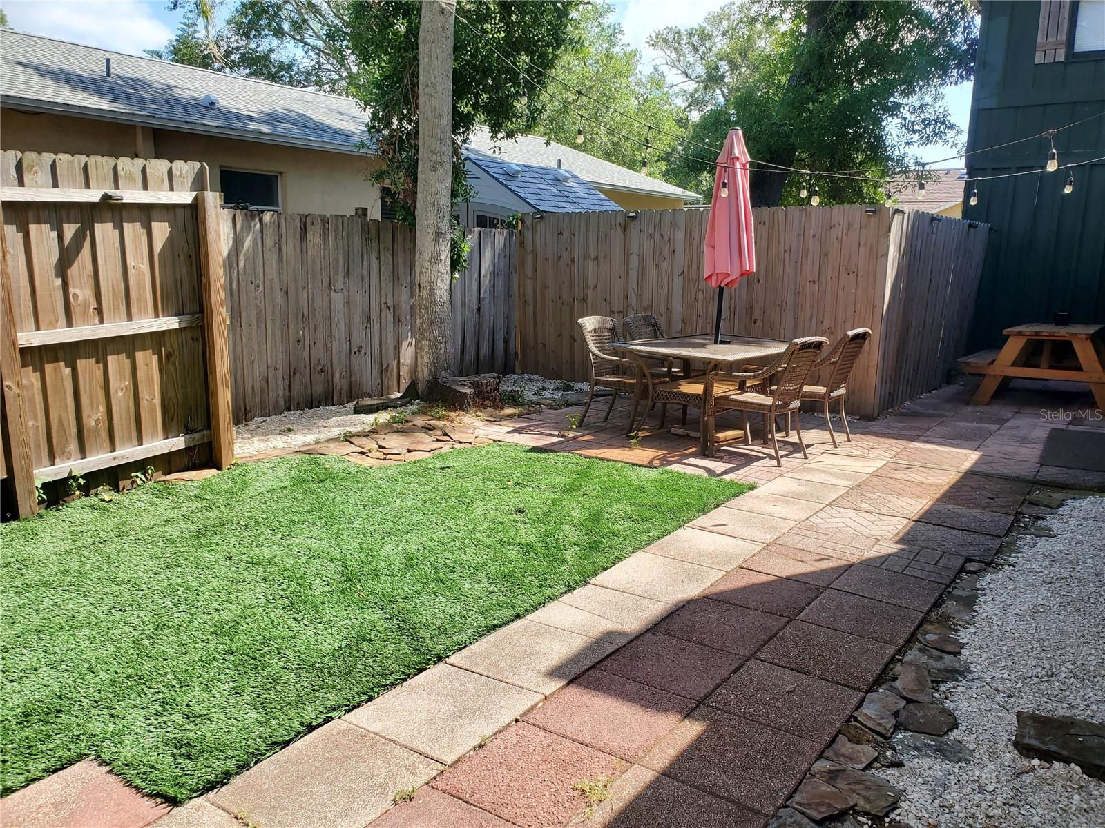 YEARWOOD-WADFORD-HAMILTON ADD TO LARGO - Residential