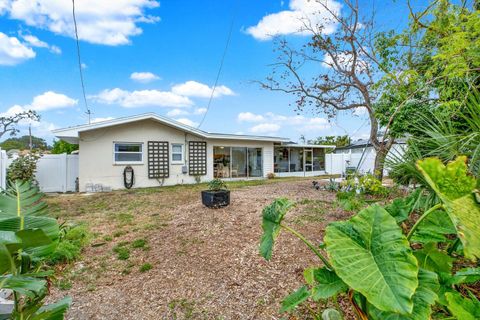 A home in SEMINOLE